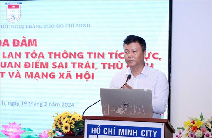 Ông Đỗ Quyết Thắng - phó trưởng phòng báo chí - xuất bản Ban Tuyên giáo Thành ủy TP.HCM - phát biểu tại tọa đàm - Ảnh: TTXVN