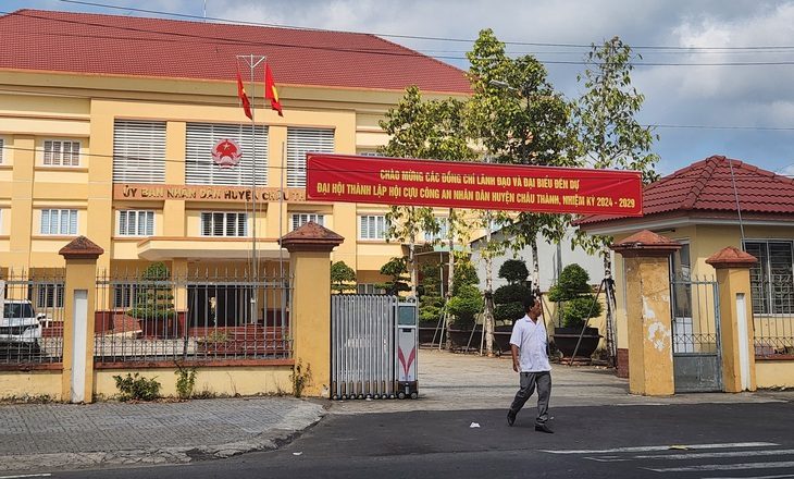 Thanh tra tỉnh Kiên Giang chỉ ra hàng loạt sai phạm trong việc thực hiện thủ tục hành chính tại huyện Châu Thành - Ảnh: BỬU ĐẤU